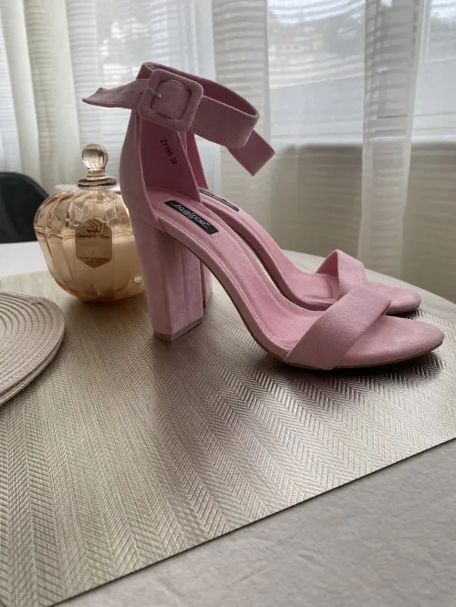 Jolie sandales .
