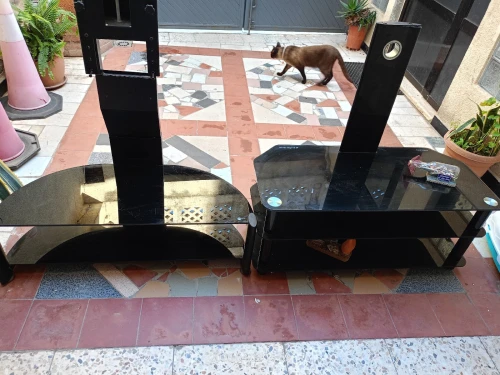 DEUX TABLES TV