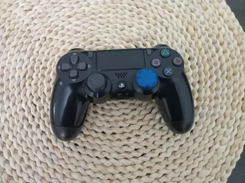 PS4 SLIM + 2 JEUX(Fifa22,23) Version 13.5