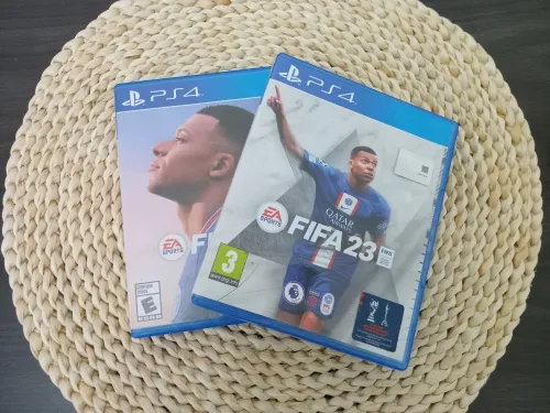 PS4 SLIM + 2 JEUX(Fifa22,23) Version 13.5