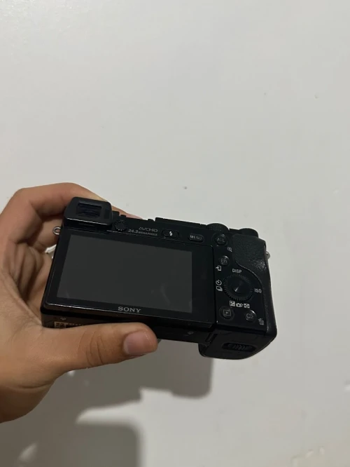 Sony a 6000 9k clic etat 9/10 avec kitlens et objectif 55/210 / batrie et chargeur