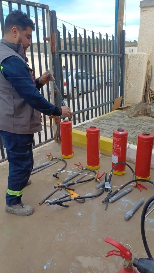 بيع تركيب و تصليح معدات الحماية و المكافحة ضد الحريق vente recharge et controle des extincteurs