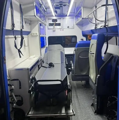 Ambulance Transport des malades سيارة إسعاف خاصة لنقل المرضى