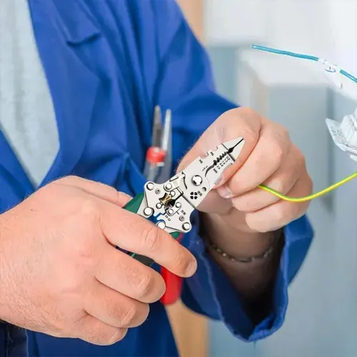 Pince à dénuder multifonction avec testeur de tension  أداة تجريد الأسلاك متعددة الوظائف