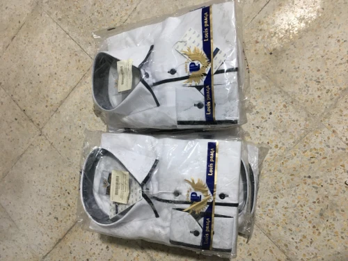À vendre costumes et chemises en gros seulement 