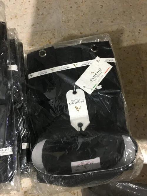 À vendre costumes et chemises en gros seulement 