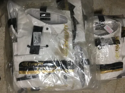 À vendre costumes et chemises en gros seulement 