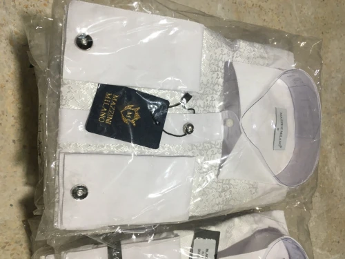 À vendre costumes et chemises en gros seulement 
