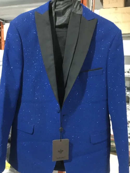 À vendre costumes et chemises en gros seulement 