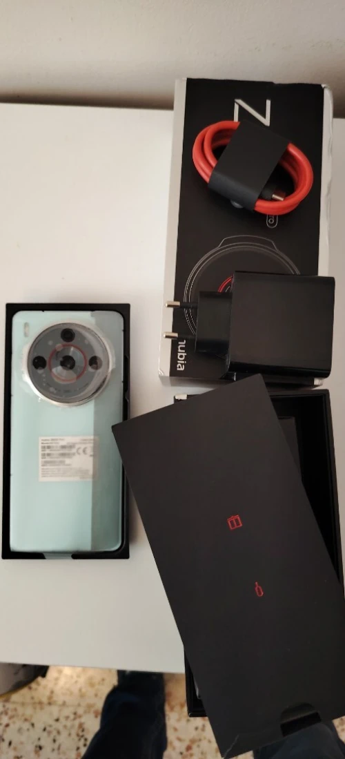 NUBIA Z60S PRO + live flip