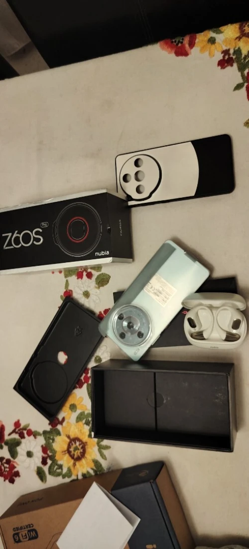 NUBIA Z60S PRO + live flip