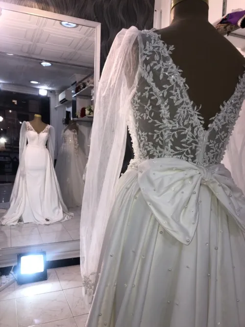Robe de mariées à vendre avec tout les accessoires 