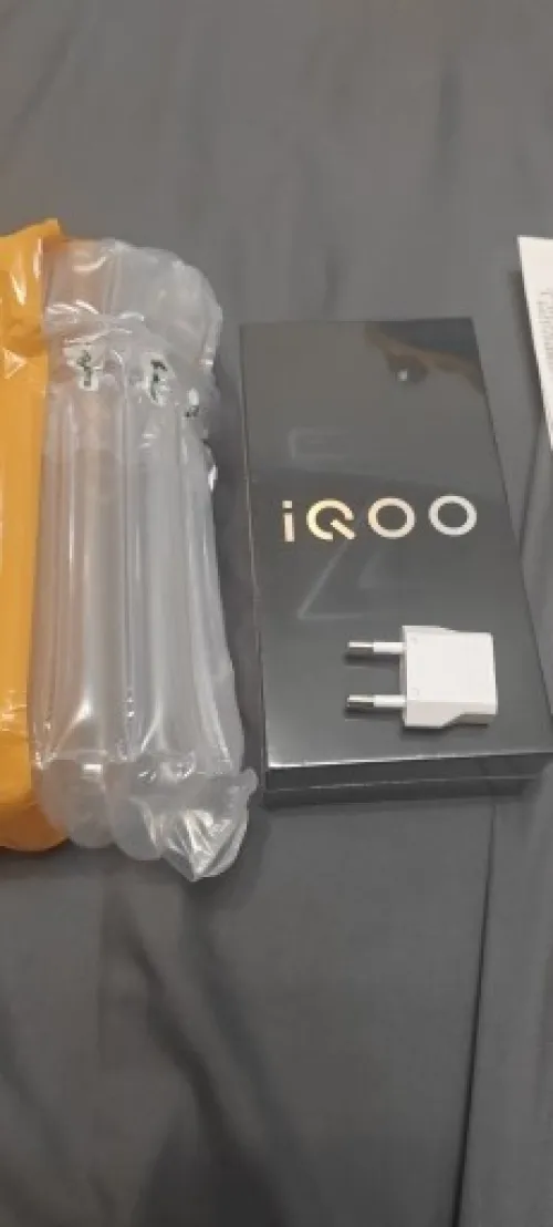 Vivo Iqoo z11