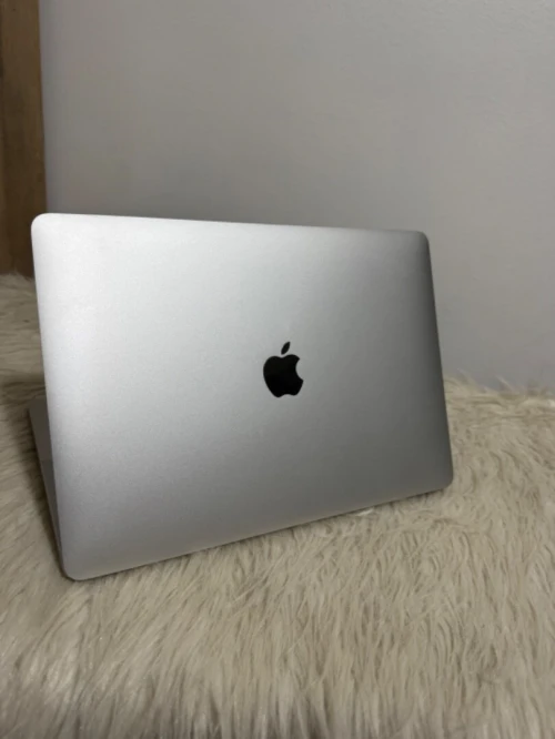 Macbook air 2020 M1 8/256 cycle 170 libire