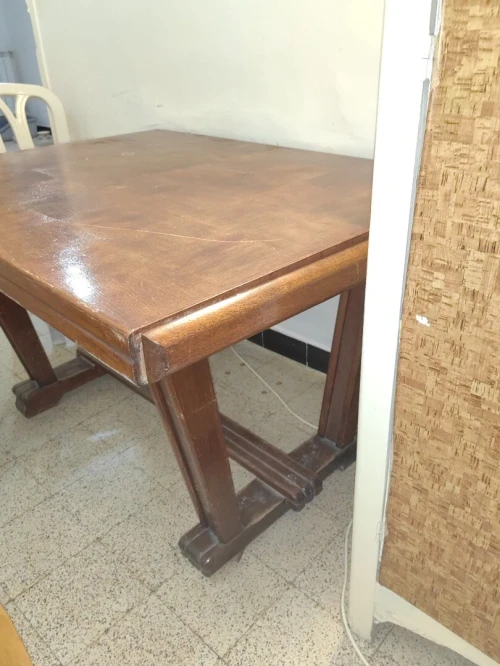 Table et bahut ancien ( années 1950 )