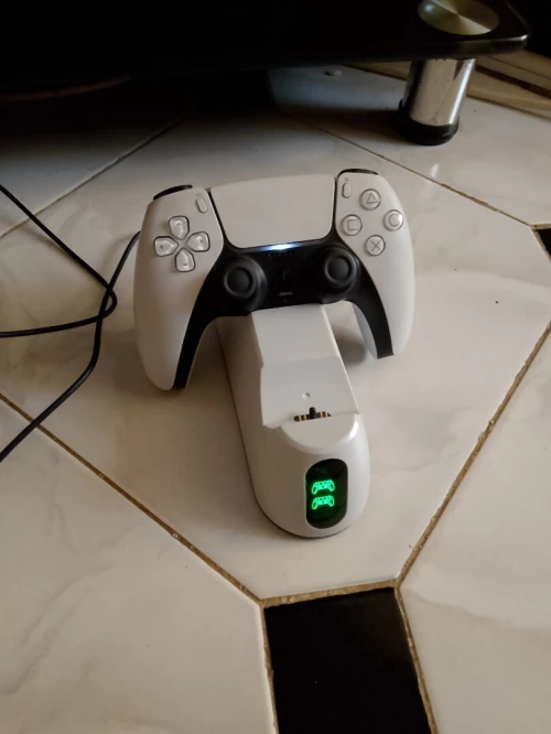 Play 5  avec manette et chargeur et support manette