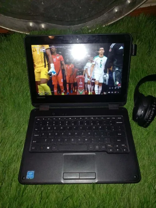 Laptop LENOVO