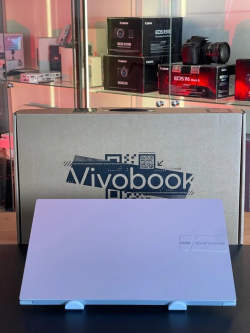 Asus Vivobook 15 - Intel Core i7-13700H - 8GB RAM - 512GB SSD