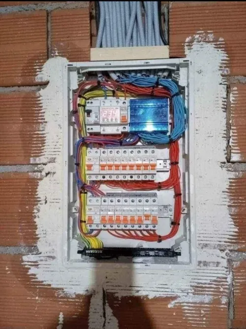 Électricien, كهربائي 