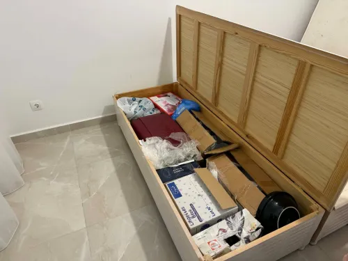 MATELAS AVEC DEUX LIT COFFRE