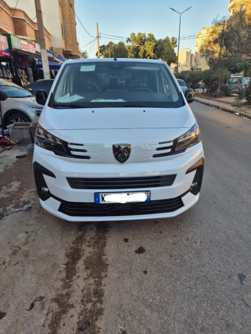 Peugeot Traveller 2025 VIP