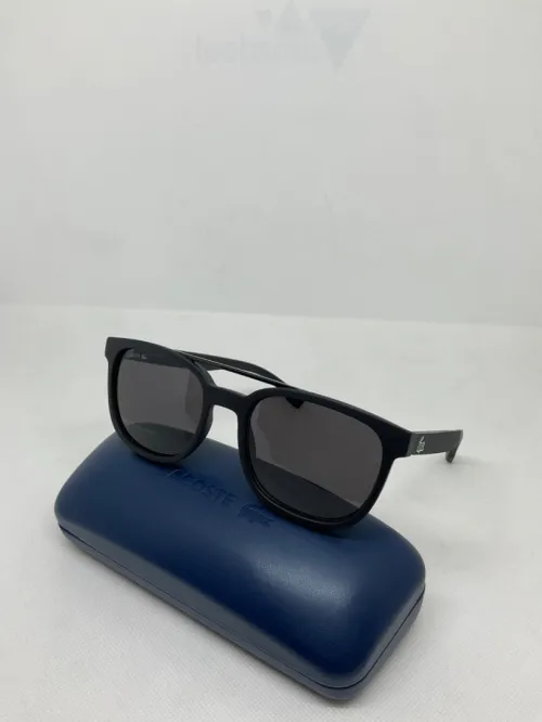 Lunette de soleil Lacoste
