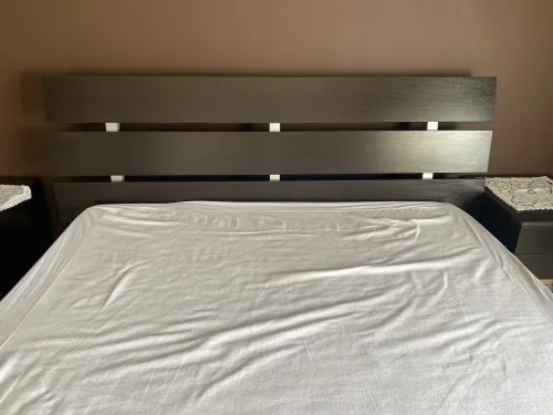 Chambre à coucher importée de Malaisie tout en bois