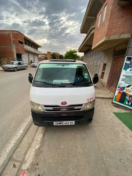 Toyota Hiace 15 place 2012