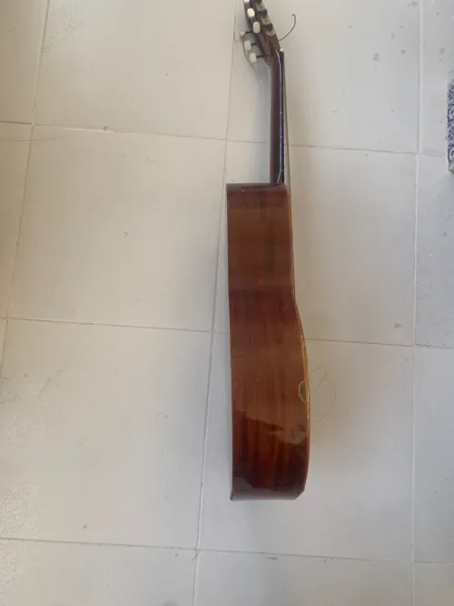 Vend guitare espagnole