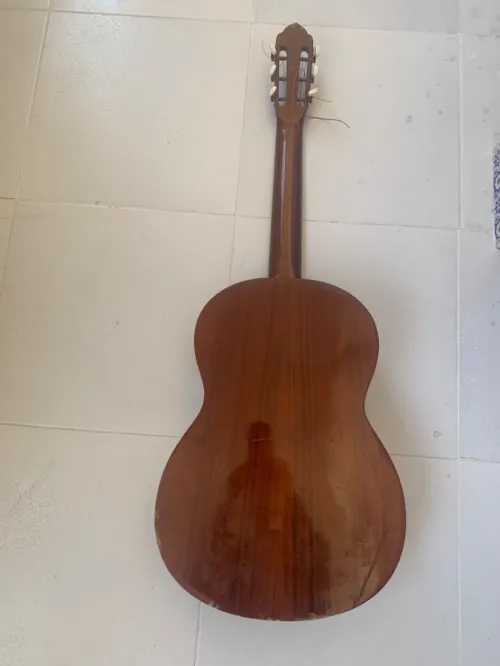 Vend guitare espagnole