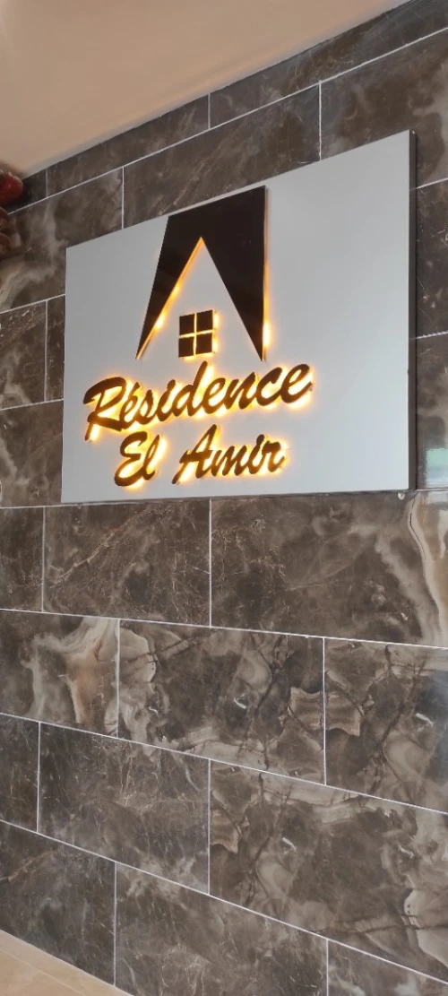 Totems Publicitaires, Signalétique Extérieure et Habillage Vitrine