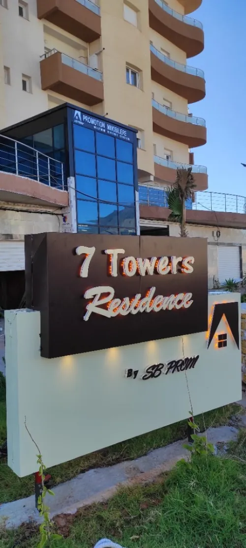Totems Publicitaires, Signalétique Extérieure et Habillage Vitrine