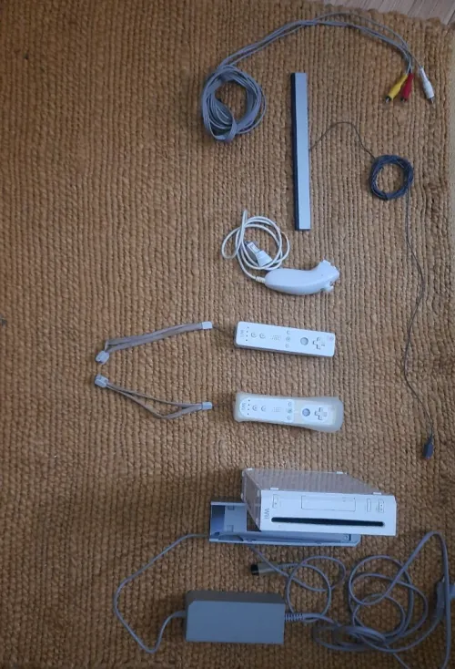 XBOX 360 SLIM BLACK [250 GB] FLASHÉ+ NiNTENDO WII FLASHÉ