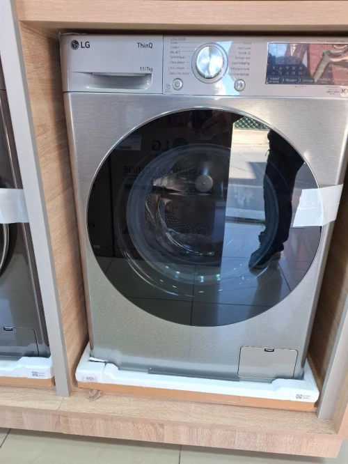 Promotion machine à laver LG 11kg lavage et séchage gris clair