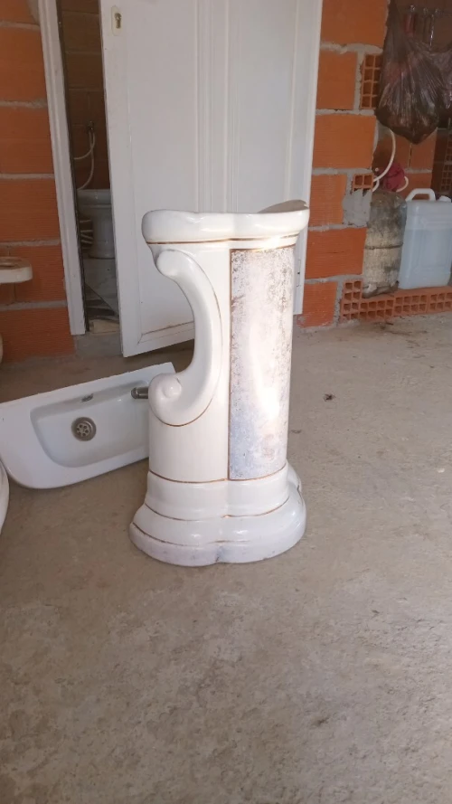 Four begnoir lavabo toilette 