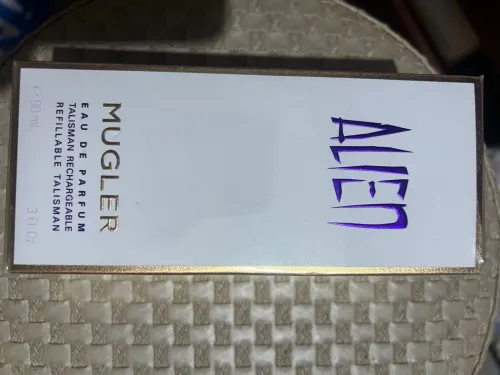 Divers parfums de luxe