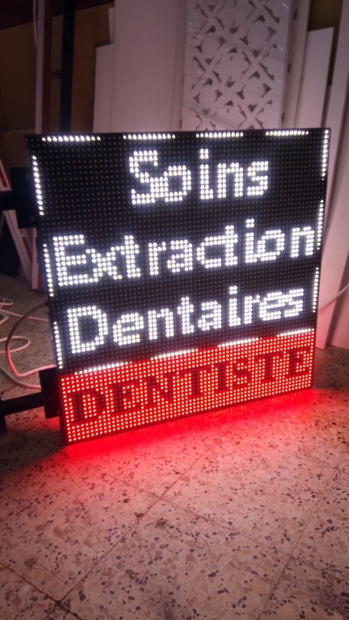 PANNEAUX LED POUR MÉDECINS. LABORATOIRES  ET PHARMACIE