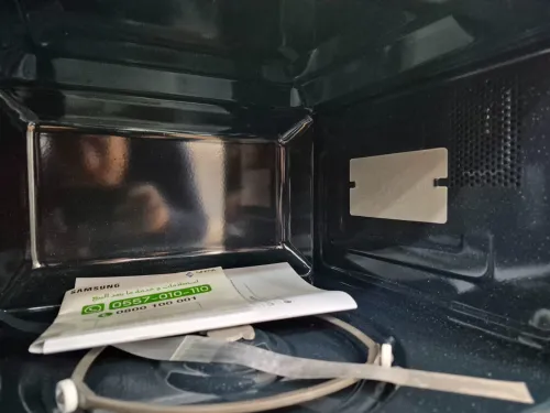 SAMSUNG Micro ondes 23L 800w Black