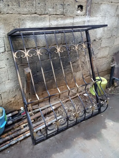 Barroudage et porte en fer forgé 