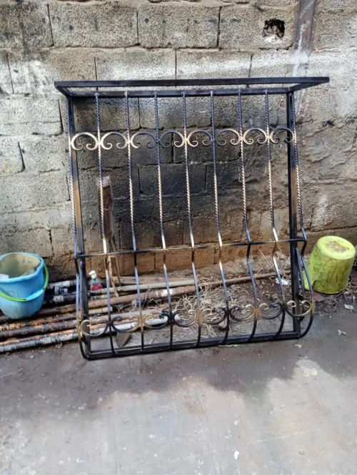 Barroudage et porte en fer forgé 
