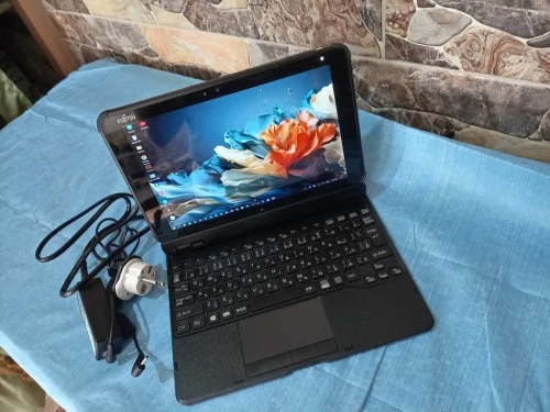 laptop fuijtsu lifebook Q5010 detachable tactile