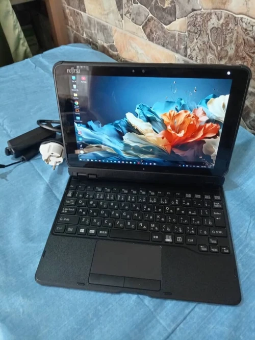 laptop fuijtsu lifebook Q5010 detachable tactile
