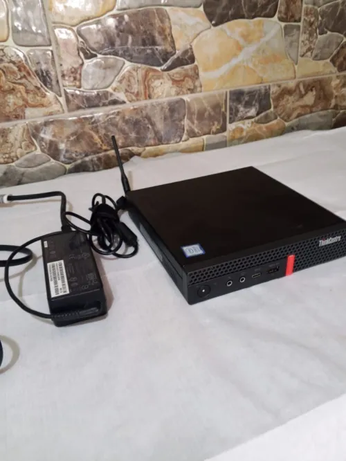 Mini pc lenovo ThinkCentre M720q Cpu I3 8ème génération