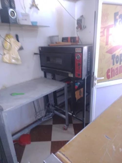 Vente équipement de restaurant  tables et chaises incluses