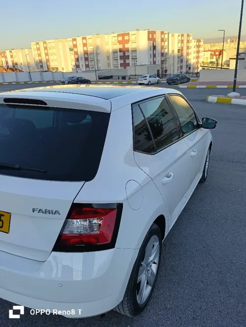 Skoda Fabia 2017 Style (avec toit panoramique)
