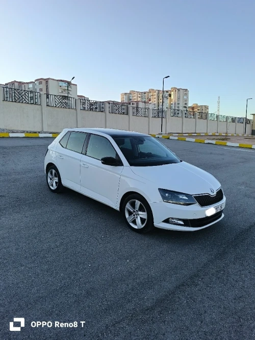 Skoda Fabia 2017 Style (avec toit panoramique)