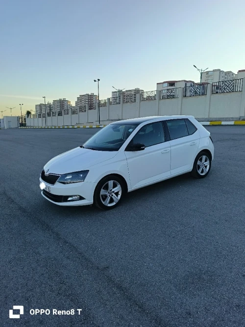 Skoda Fabia 2017 Style (avec toit panoramique)