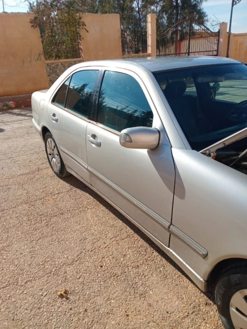 Mercedes Classe E 1999 4 phare