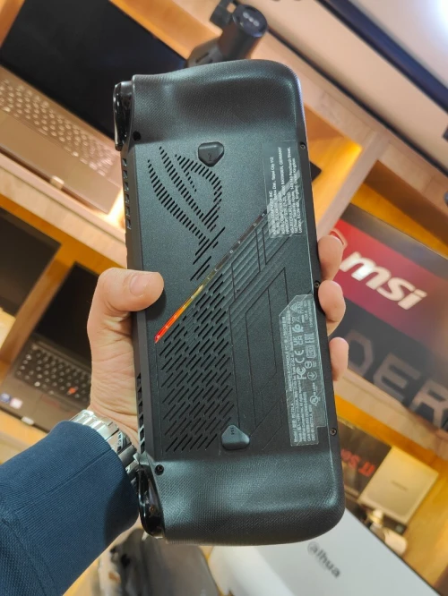 Asus rog ally x 1TB /24Gb avec système de refroidissement