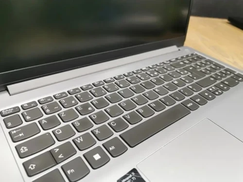 LAPTOP LENOVO IDEAPAD 1I I5 1235U RAM 8G 512 SSD